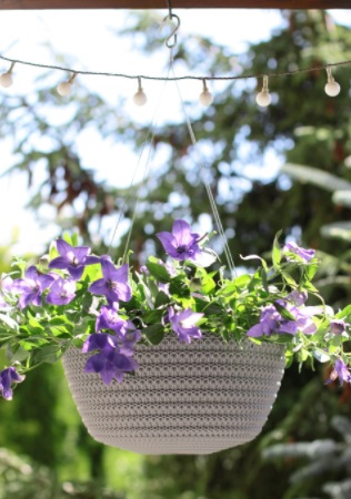 Závesný kvetináč sivý pletený vzor Jersey 