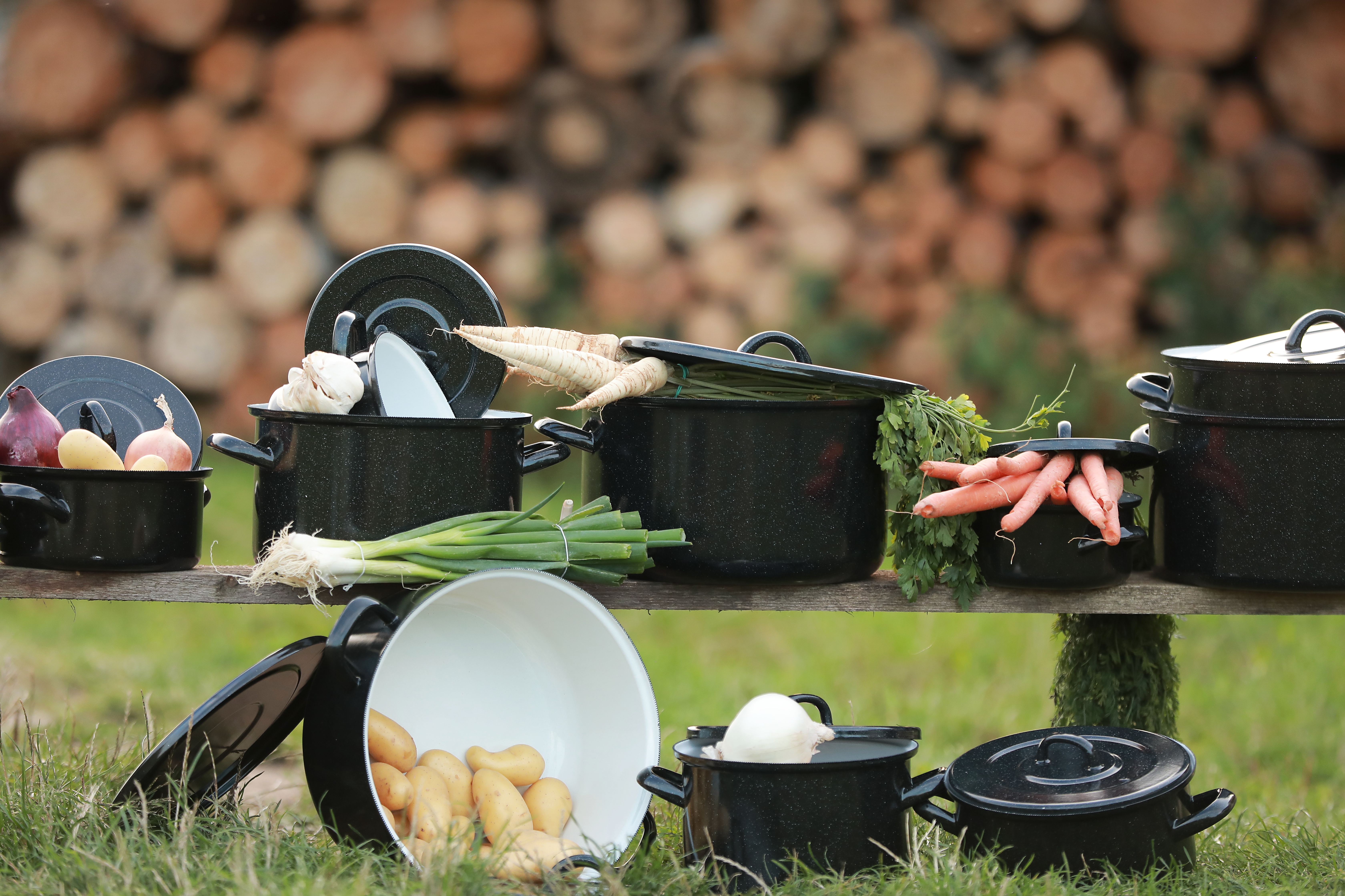 Smaltovaný hrniec s pokrievkou 24 cm - 6,1L - Beryl - česká výroba