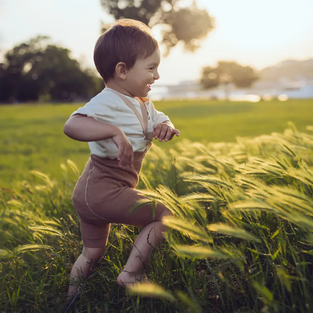 Detské kraťasy na traky béžové
